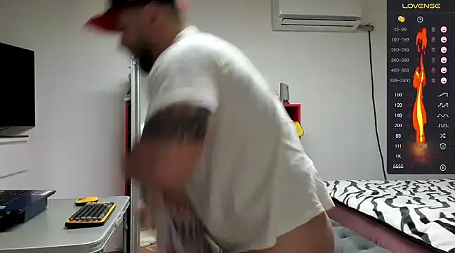 Snapshot of supermanboy94 chatting on 11, 1, 2025 supermanboy94 online show from 11, 1, 2025