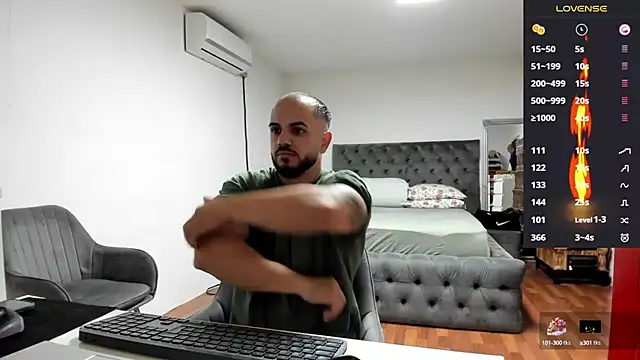 Snapshot of supermanboy94 chatting on 15, 10, 2025 supermanboy94 online show from 15, 10, 2025