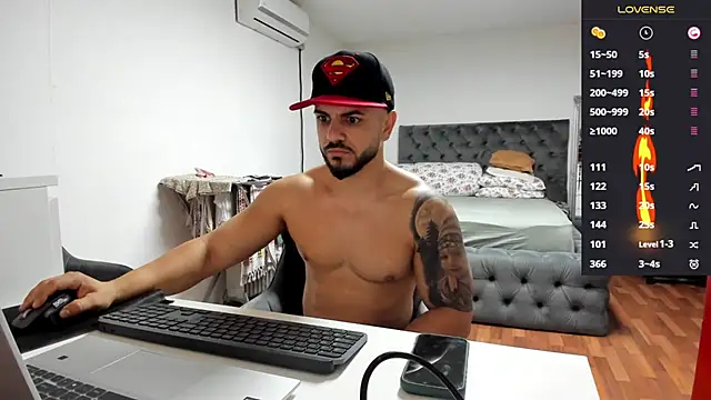 Snapshot of supermanboy94 chatting on 17, 10, 2025 supermanboy94 online show from 17, 10, 2025