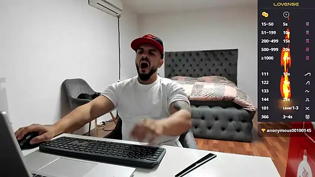 Snapshot of supermanboy94 chatting on 23, 10, 2025 supermanboy94 online show from 23, 10, 2025