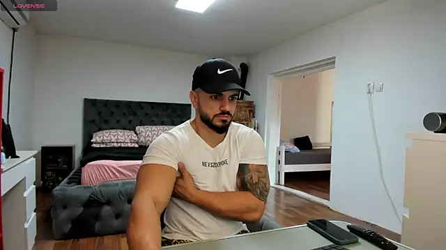 Snapshot of supermanboy94 chatting on 3, 11, 2025 supermanboy94 online show from 3, 11, 2025