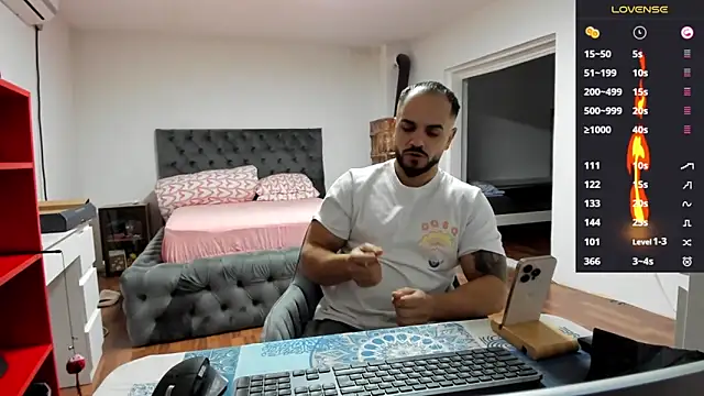 Snapshot of supermanboy94 chatting on 6, 11, 2025 supermanboy94 online show from 6, 11, 2025