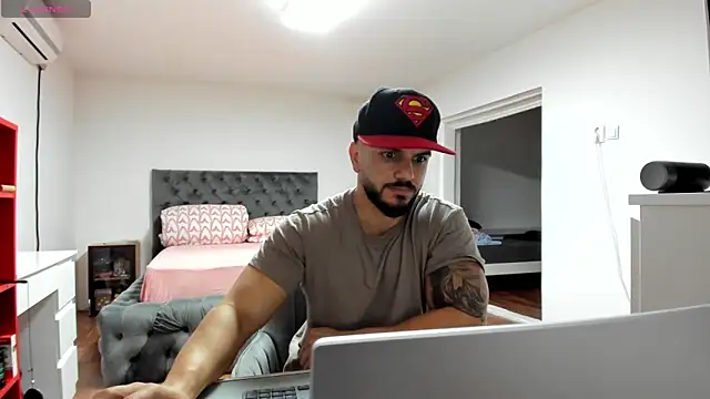 Snapshot of supermanboy94 chatting on 11, 11, 2025 supermanboy94 online show from 11, 11, 2025