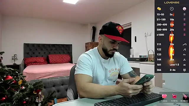 Snapshot of supermanboy94 chatting on 15, 12, 2025 supermanboy94 online show from 15, 12, 2025