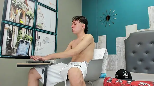 Snapshot of Rhaegal_hot chatting on 11, 12, 2024 Rhaegal hot online show from 11, 12, 2024