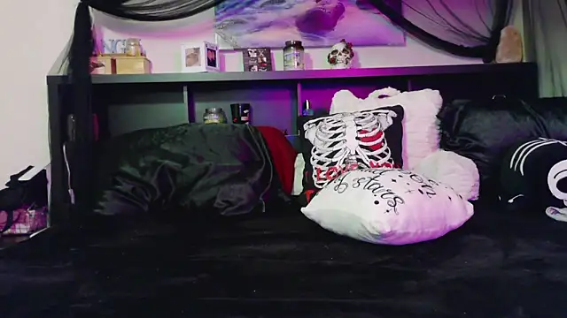 CrystalLakeXO online show from 3, 2, 2026