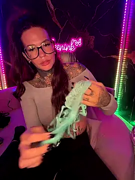 AileenInkOfficial online show from 19, 10, 2025