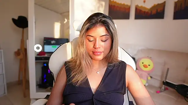 SaraParisi online show from 7, 2, 2025