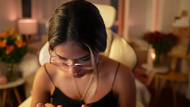 SaraParisi online show from 12, 3, 2025