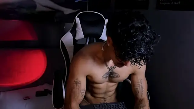 Snapshot of Thomas_Fit1 chatting on 18, 4, 2026 Thomas Fit1 online show from 18, 4, 2026