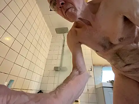 Snapshot of martxxxxx chatting on 5, 11, 2025 martxxxxx online show from 5, 11, 2025