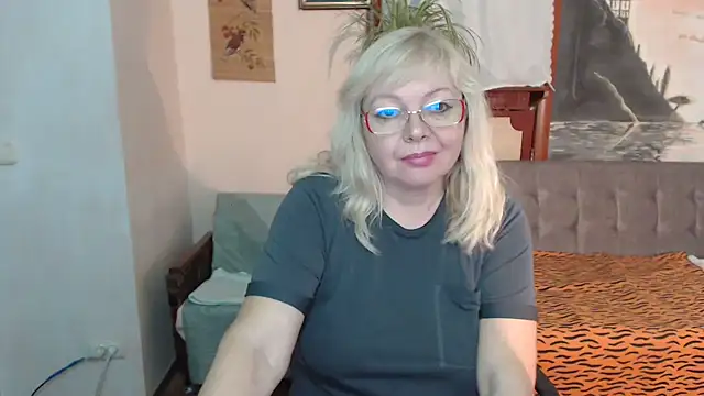 EvelynLoveShy online show from 6, 11, 2025