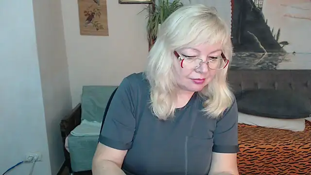 EvelynLoveShy online show from 7, 11, 2025