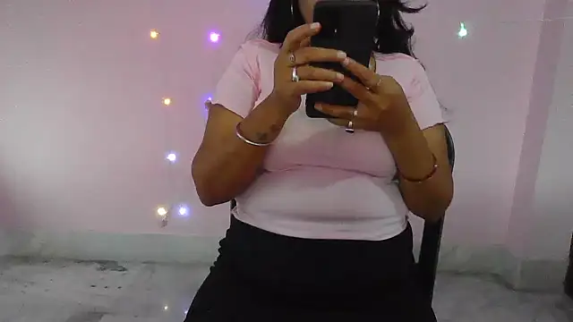 Snapshot of my-laila chatting on 4, 11, 2025 my-laila online show from 4, 11, 2025