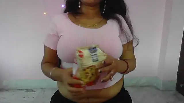 Snapshot of my-laila chatting on 2, 12, 2025 my-laila online show from 2, 12, 2025