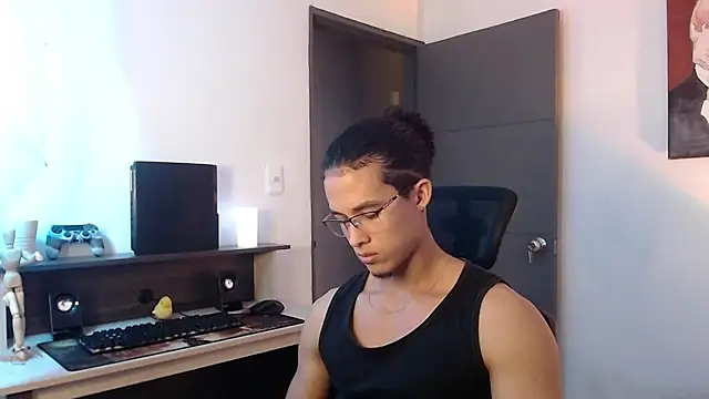 Snapshot of alejo_x3 chatting on 4, 12, 2024 alejo x3 online show from 4, 12, 2024