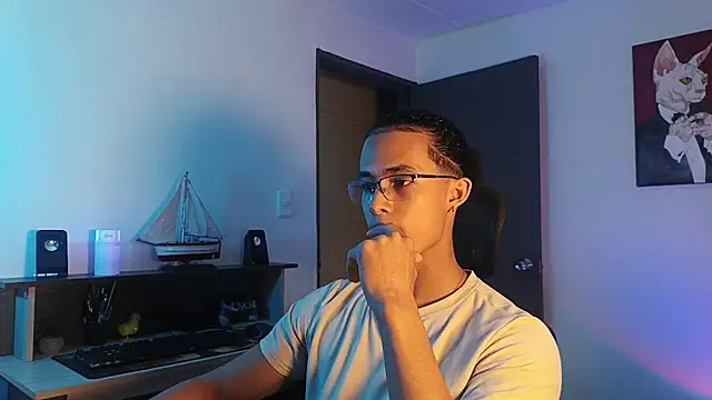 Snapshot of alejo_x3 chatting on 28, 10, 2025 alejo x3 online show from 28, 10, 2025