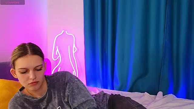 KimberliDean online show from 28, 2, 2025