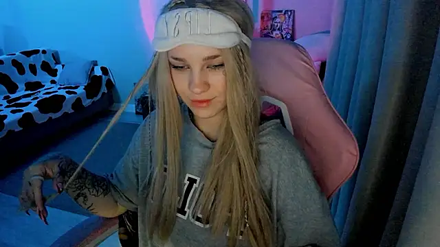 Snapshot of Ledy_WWWII chatting on 1, 12, 2024 Ledy WWWII online show from 1, 12, 2024