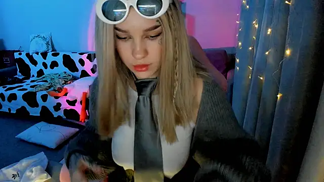 Snapshot of Ledy_WWWII chatting on 11, 12, 2024 Ledy WWWII online show from 11, 12, 2024