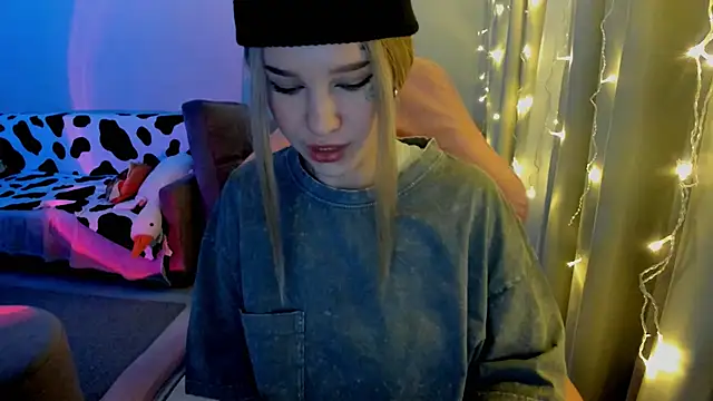 Snapshot of Ledy_WWWII chatting on 19, 12, 2024 Ledy WWWII online show from 19, 12, 2024