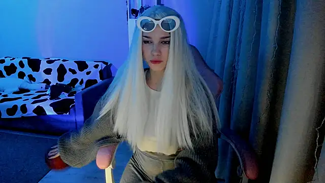 Snapshot of Ledy_WWWII chatting on 5, 1, 2025 Ledy WWWII online show from 5, 1, 2025