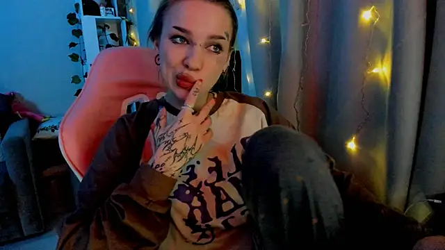 Snapshot of Ledy_WWWII chatting on 1, 2, 2025 Ledy WWWII online show from 1, 2, 2025