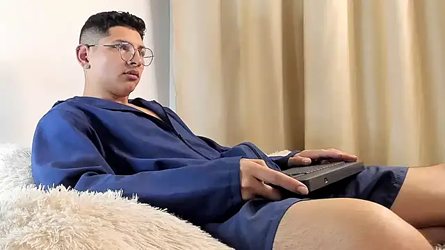 a lejandro 0 8 online show from 10, 2, 2025