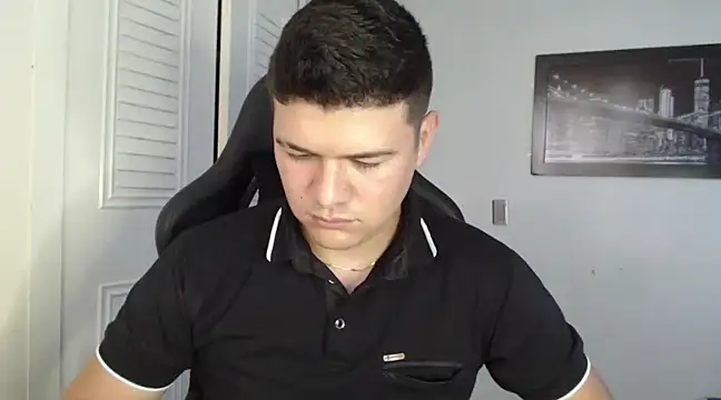 Snapshot of Plug_Control chatting on 8, 1, 2025 Plug Control online show from 8, 1, 2025