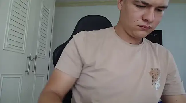 Snapshot of Plug_Control chatting on 2, 2, 2025 Plug Control online show from 2, 2, 2025