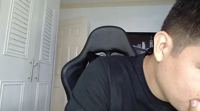 Snapshot of Plug_Control chatting on 13, 2, 2025 Plug Control online show from 13, 2, 2025