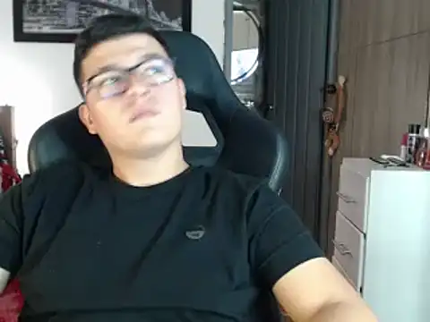 Snapshot of Plug_Control chatting on 21, 2, 2025 Plug Control online show from 21, 2, 2025