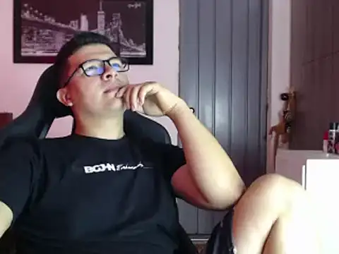 Snapshot of Plug_Control chatting on 23, 2, 2025 Plug Control online show from 23, 2, 2025