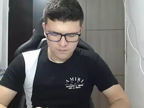 Snapshot of Plug_Control chatting on 1, 3, 2025 Plug Control online show from 1, 3, 2025