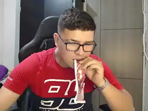 Snapshot of Plug_Control chatting on 2, 3, 2025 Plug Control online show from 2, 3, 2025