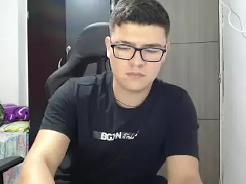 Snapshot of Plug_Control chatting on 6, 3, 2025 Plug Control online show from 6, 3, 2025