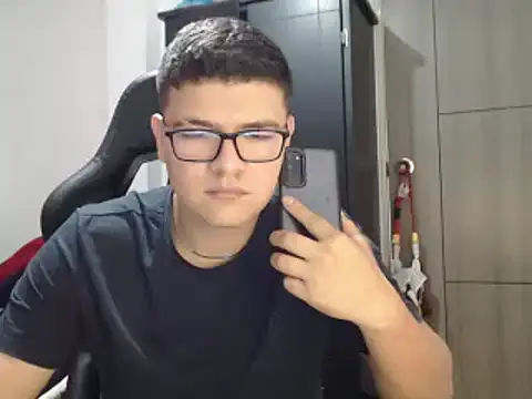 Snapshot of Plug_Control chatting on 7, 3, 2025 Plug Control online show from 7, 3, 2025