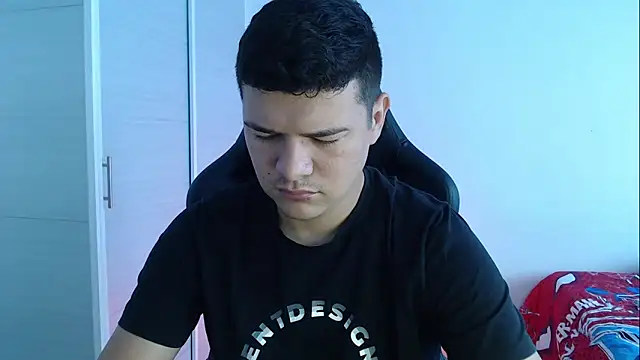 Snapshot of Plug_Control chatting on 9, 9, 2025 Plug Control online show from 9, 9, 2025