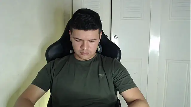 Snapshot of Plug_Control chatting on 11, 9, 2025 Plug Control online show from 11, 9, 2025