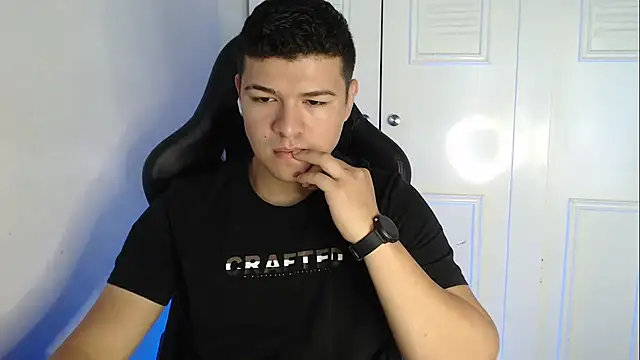 Snapshot of Plug_Control chatting on 12, 9, 2025 Plug Control online show from 12, 9, 2025