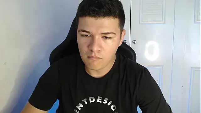 Snapshot of Plug_Control chatting on 13, 9, 2025 Plug Control online show from 13, 9, 2025