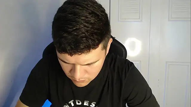 Snapshot of Plug_Control chatting on 16, 9, 2025 Plug Control online show from 16, 9, 2025