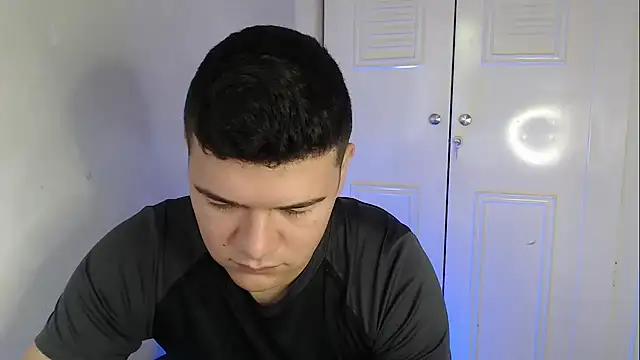 Snapshot of Plug_Control chatting on 16, 10, 2025 Plug Control online show from 16, 10, 2025