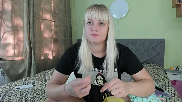 Snapshot of Kira_Miler chatting on 16, 9, 2025 Kira Miler online show from 16, 9, 2025