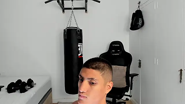 Snapshot of dan01_ chatting on 13, 10, 2025 dan01 online show from 13, 10, 2025