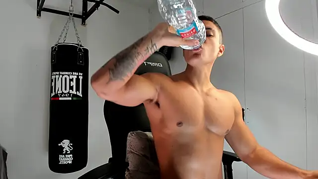 Snapshot of dan01_ chatting on 12, 11, 2025 dan01 online show from 12, 11, 2025