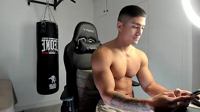 Snapshot of dan01_ chatting on 2, 12, 2025 dan01 online show from 2, 12, 2025