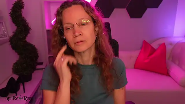 AnnikaRose online show from 8, 2, 2026