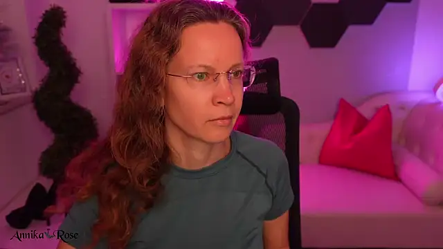 AnnikaRose online show from 9, 2, 2026