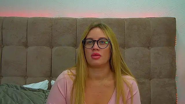 MariaNeumann online show from 4, 2, 2025